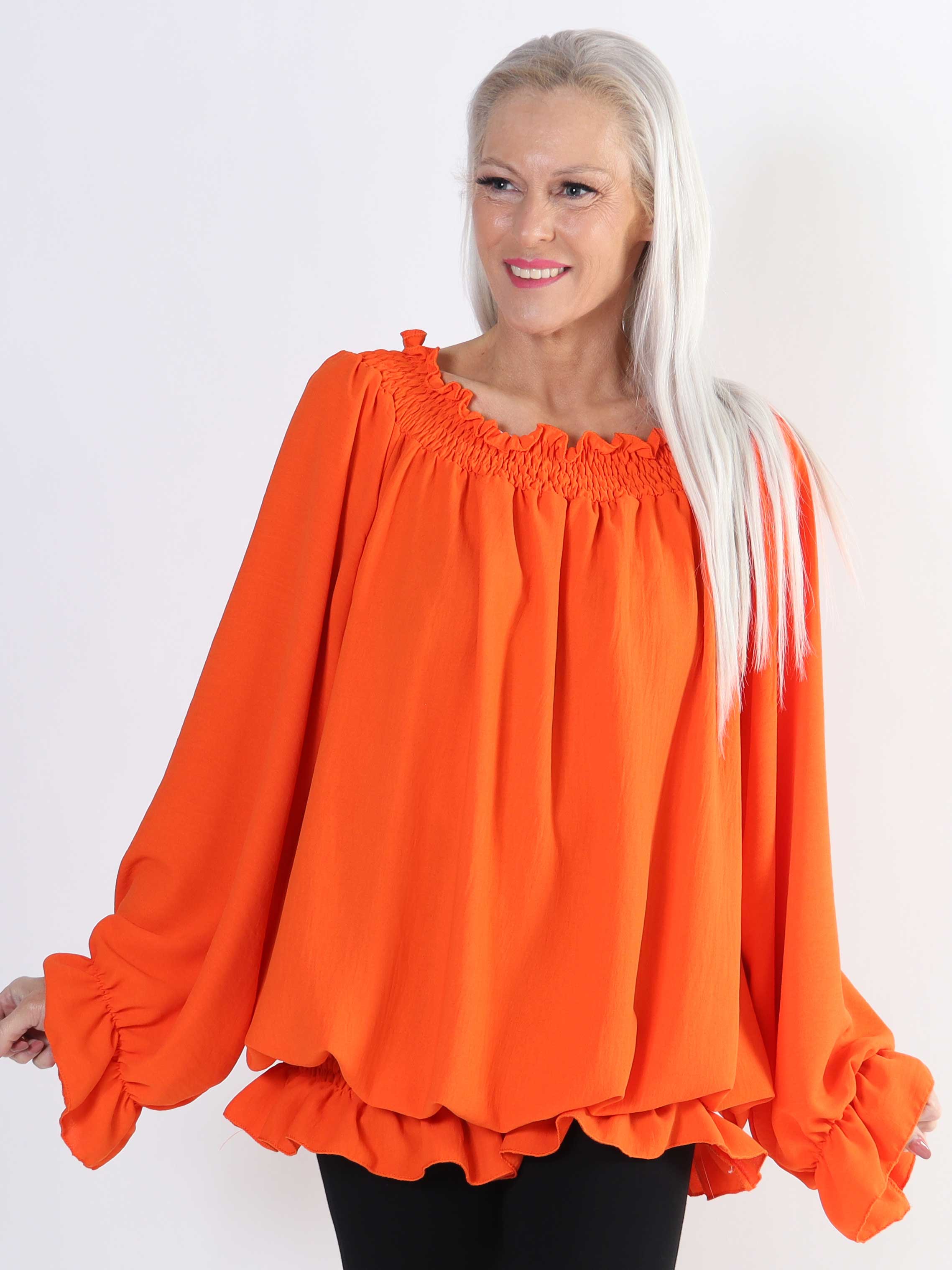 Monik - Enfärgad tunika i stor storlek med resår och volang i kanterna